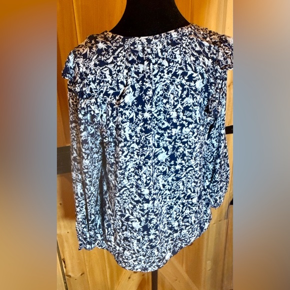 Lucky Brand Navy White Floral Top Neck Shoulder Ruffle Prairie Trad Size M - Picture 6 of 11